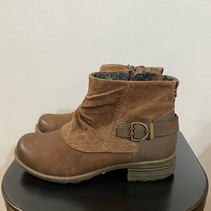 Brand new earth origin boots!